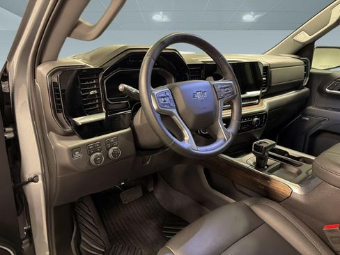 Used 2025 Chevrolet Silverado 1500 LT Trail Boss w/ Convenience Package II AWD/4WD image 3