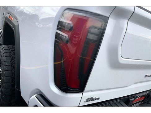 Used 2024 GMC Sierra 2500 AT4 w/ AT4 Premium Plus Package image 31