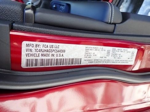 Certified 2023 Jeep Grand Cherokee Laredo image 24