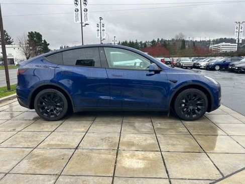 Used 2021 Tesla Model Y Long Range image 8