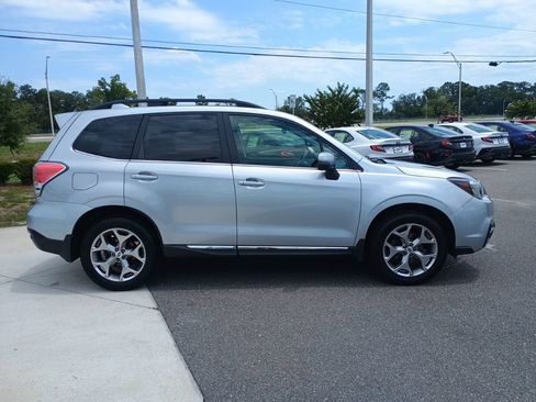 Used 2017 Subaru Forester 2.5i Touring AWD/4WD image 4