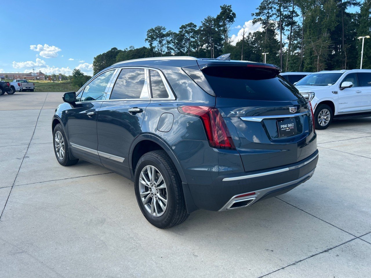 Used 2021 Cadillac XT5 Premium Luxury FWD image 4
