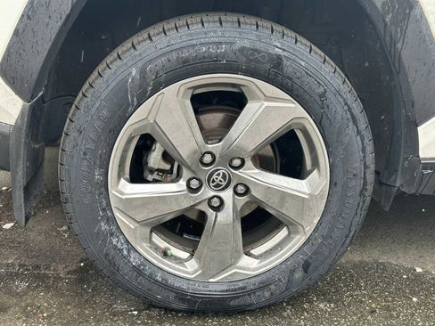 Used 2020 Toyota RAV4 Limited image 4