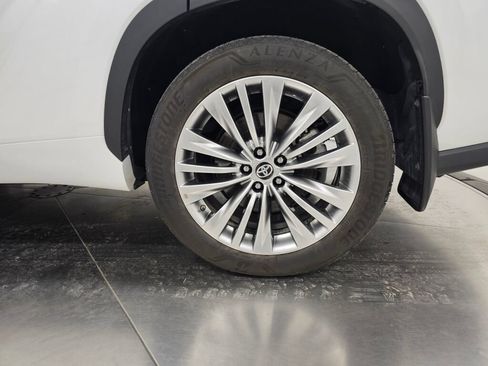 Used 2024 Toyota Highlander Platinum AWD/4WD image 10