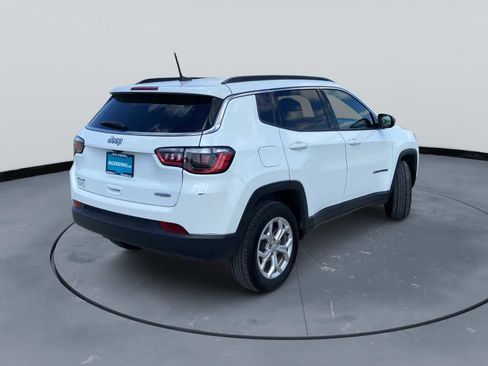 Used 2024 Jeep Compass Latitude AWD/4WD image 5