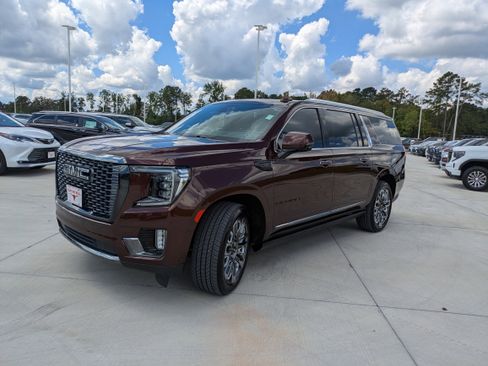 Used 2023 GMC Yukon XL Denali Ultimate w/ LPO, Floor Liner Package image 3