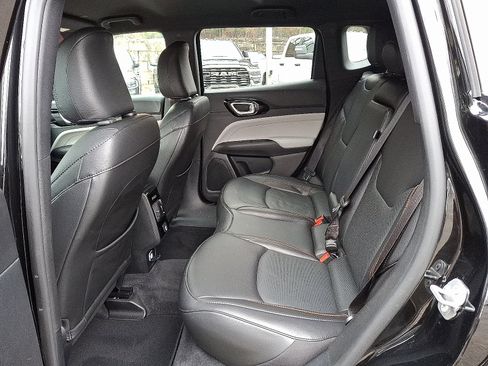Certified 2023 Jeep Compass Limited AWD/4WD image 11