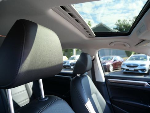 Used 2017 Volkswagen Passat 1.8T SE FWD image 27
