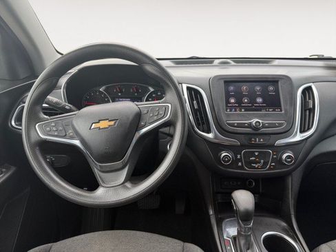 Used 2022 Chevrolet Equinox LT FWD image 2