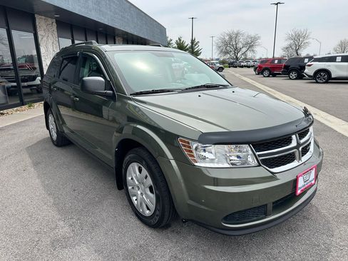 Used 2017 Dodge Journey SE w/ Flexible Seating Group image 9