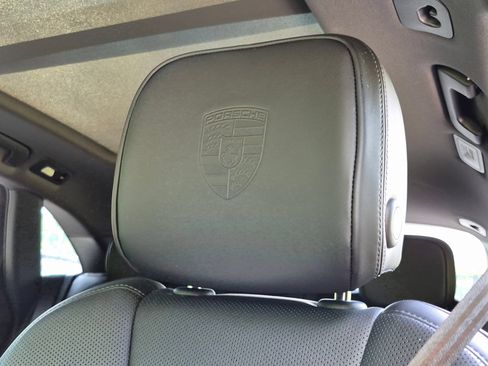 Certified 2026 Porsche Macan AWD/4WD image 6