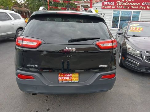 Used 2018 Jeep Cherokee Latitude w/ Cold Weather Group AWD/4WD image 5