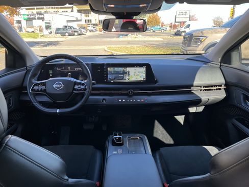 Used 2023 Nissan Ariya AWD image 25