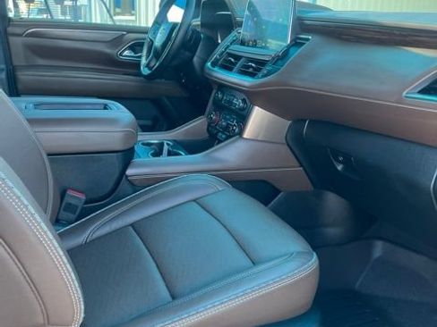 Used 2024 Chevrolet Tahoe High Country AWD/4WD image 12
