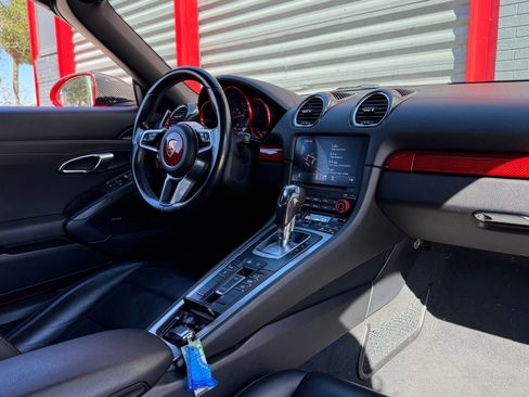 Used 2021 Porsche 718 Boxster w/ Premium Package image 15