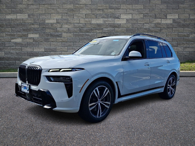 Used 2025 BMW X7 xDrive40i w/ M Sport Package AWD/4WD image 3