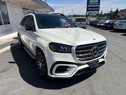 Used 2024 Mercedes-Benz GLS 580 4MATIC w/ Warmth & Comfort Package image 10