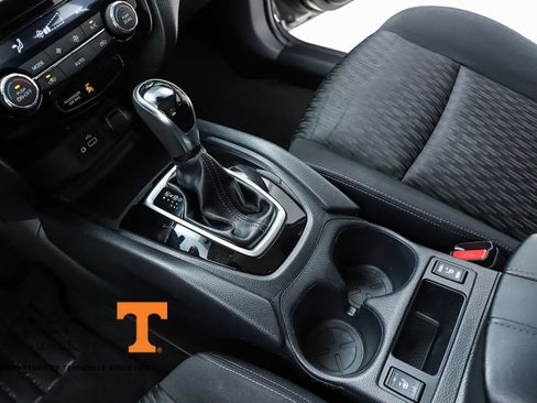 Used 2019 Nissan Rogue SV FWD image 24