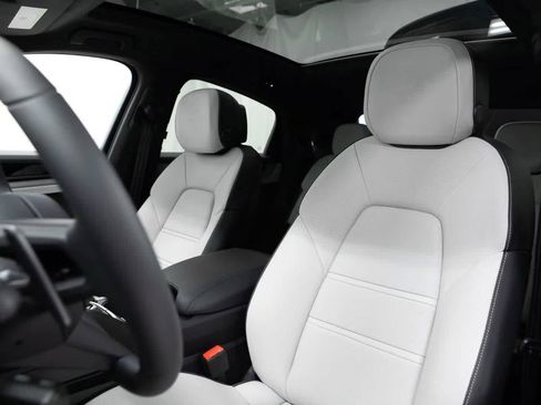 Certified 2026 Porsche Cayenne Coupe AWD/4WD image 5