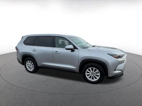 Used 2025 Toyota Grand Highlander FWD image 2