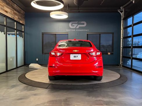 Used 2017 Chevrolet Cruze Premier FWD image 4
