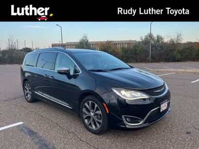Used 2018 Chrysler Pacifica Limited w/ Tire & Wheel Group
