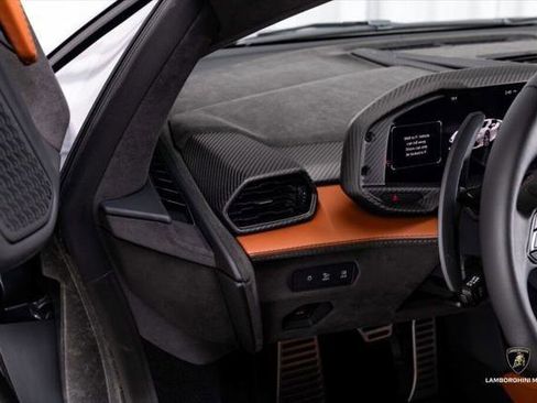 Used 2025 Lamborghini Revuelto AWD/4WD image 37