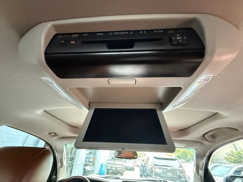 Used 2011 Toyota Sequoia Platinum RWD image 15