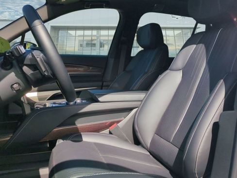 Used 2026 Cadillac Vistiq Sport image 13