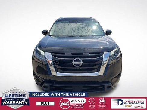 Used 2024 Nissan Pathfinder SV image 2