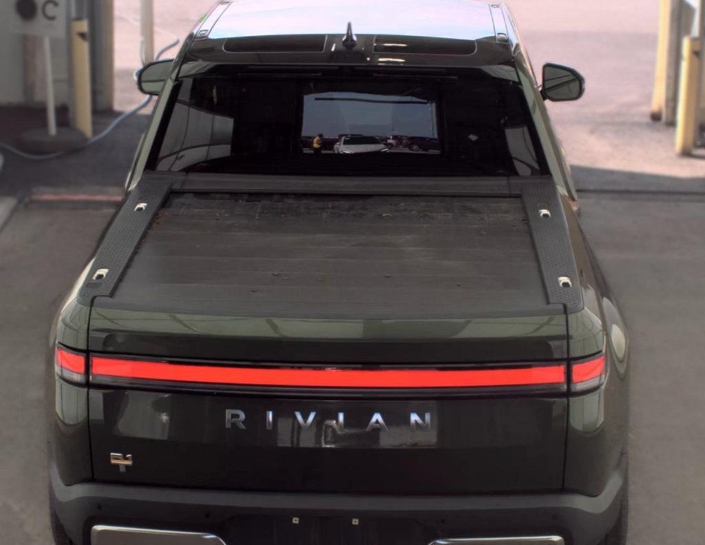 Used 2022 Rivian R1T Adventure AWD/4WD image 5