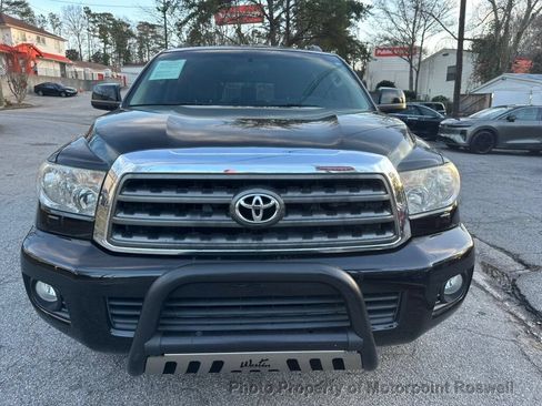 Used 2017 Toyota Sequoia SR5 RWD image 2