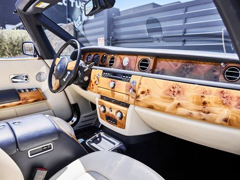 Used 2009 Rolls-Royce Phantom Drophead Coupe RWD image 39