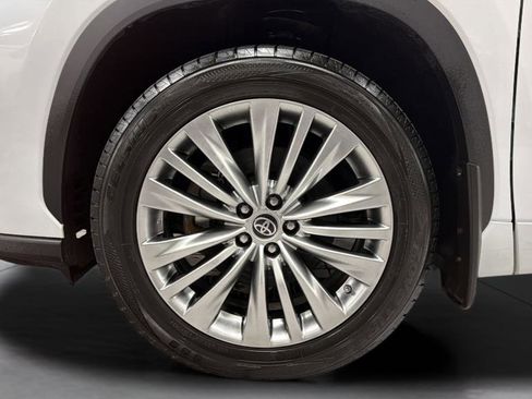 Used 2023 Toyota Highlander Platinum image 14