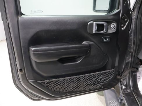 Used 2021 Jeep Gladiator Mojave AWD/4WD image 11