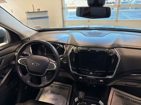 Used 2021 Chevrolet Traverse RS image 24