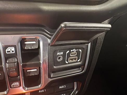Used 2023 Jeep Wrangler Unlimited Sahara w/ Cold Weather Group AWD/4WD image 30