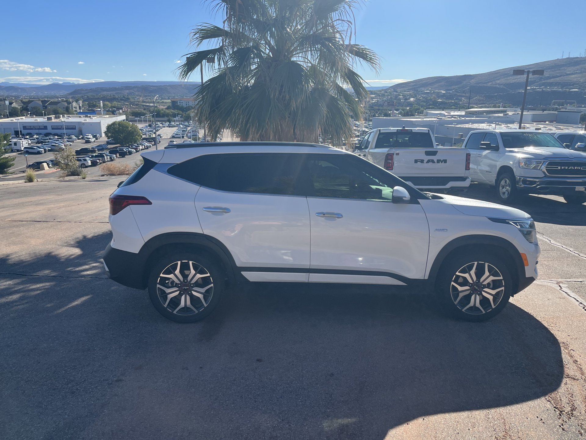 Used 2022 Kia Seltos SX w/ Sunroof Package AWD/4WD image 1