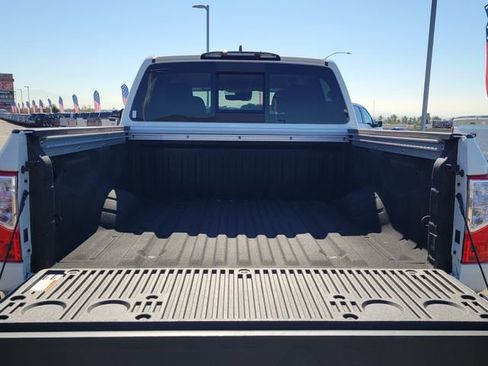 Used 2024 Nissan Titan SV w/ SV Convenience Package image 9