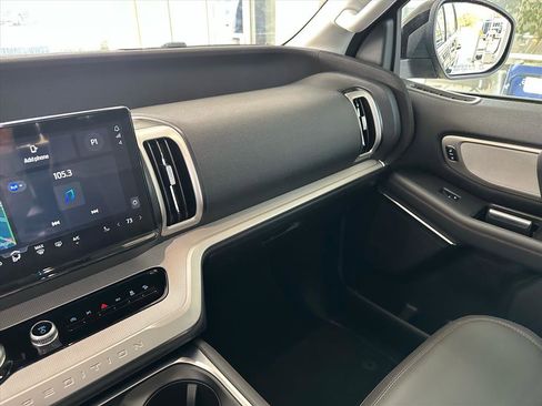 Certified 2025 Ford Expedition Active image 38