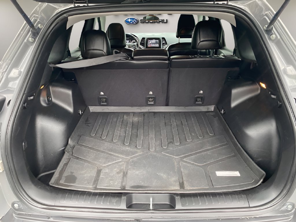 Used 2021 Jeep Cherokee Latitude Lux AWD/4WD image 9