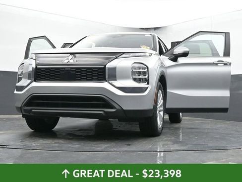 Used 2025 Mitsubishi Outlander ES image 70