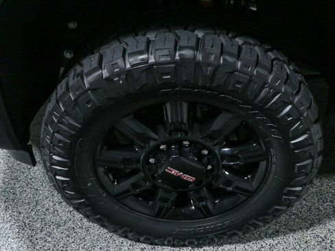 Used 2024 GMC Sierra 2500 AT4 w/ AT4 Premium Plus Package AWD/4WD image 12