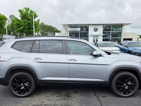 Used 2026 Volkswagen Atlas SE AWD/4WD image 3