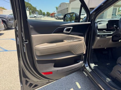 Used 2026 Kia Carnival FWD image 18