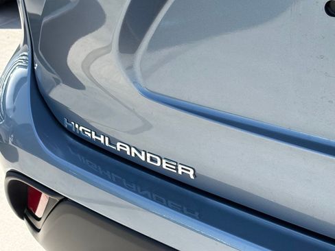 Used 2020 Toyota Highlander XLE FWD image 4