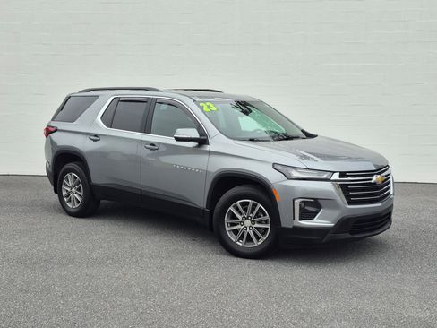 Used 2023 Chevrolet Traverse LT image 17