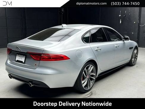 Used 2018 Jaguar XF S RWD image 7