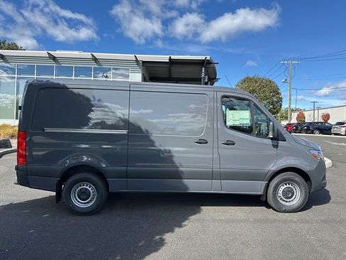 Used 2025 Mercedes-Benz Sprinter 2500 image 4