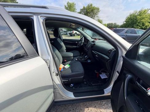 Used 2012 Kia Sorento LX w/ Third Row Pkg AWD/4WD image 29